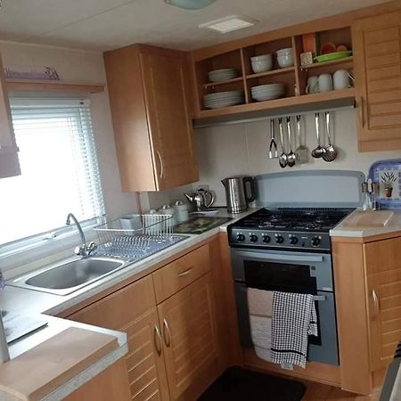 I 10 Caravan 4 Berth Chase Caravan Park Ingoldmells Bagian luar foto