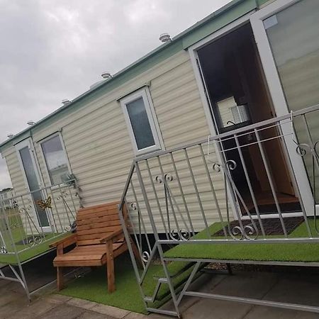 I 10 Caravan 4 Berth Chase Caravan Park Ingoldmells Bagian luar foto