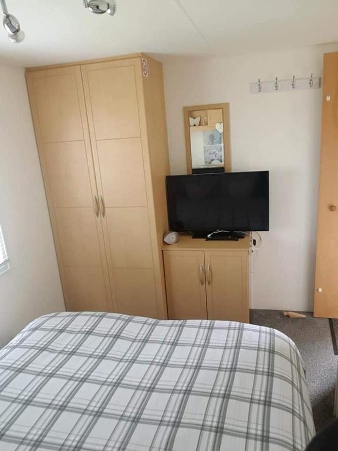 I 10 Caravan 4 Berth Chase Caravan Park Ingoldmells Bagian luar foto