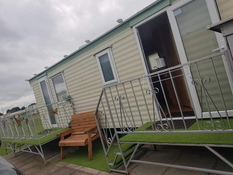 I 10 Caravan 4 Berth Chase Caravan Park Ingoldmells Bagian luar foto