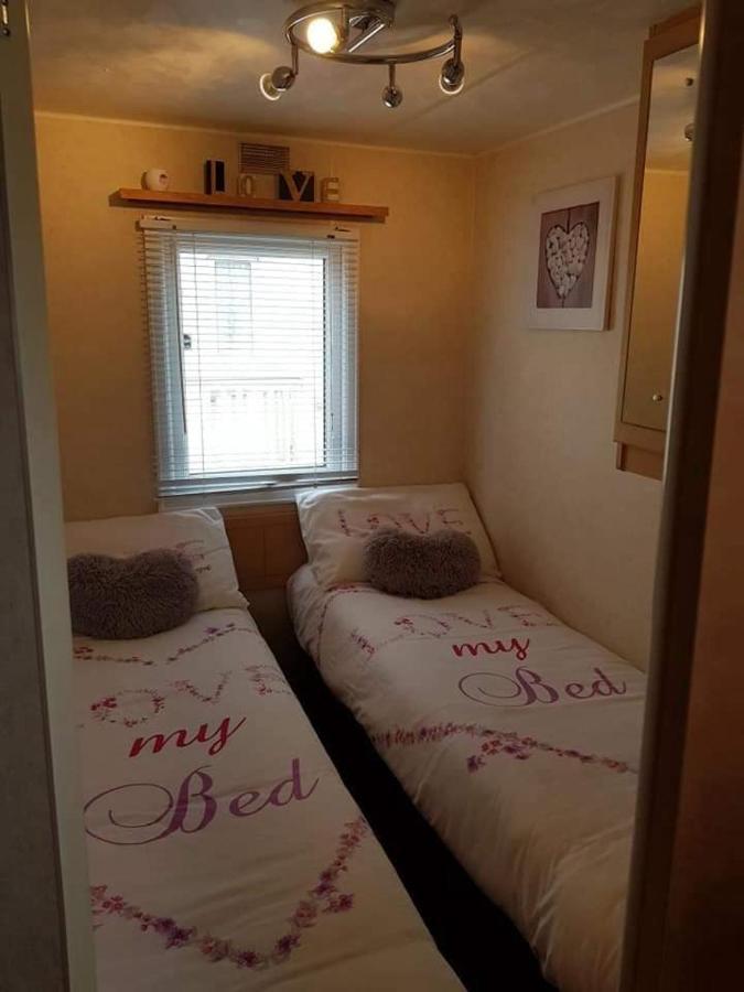 I 10 Caravan 4 Berth Chase Caravan Park Ingoldmells Bagian luar foto